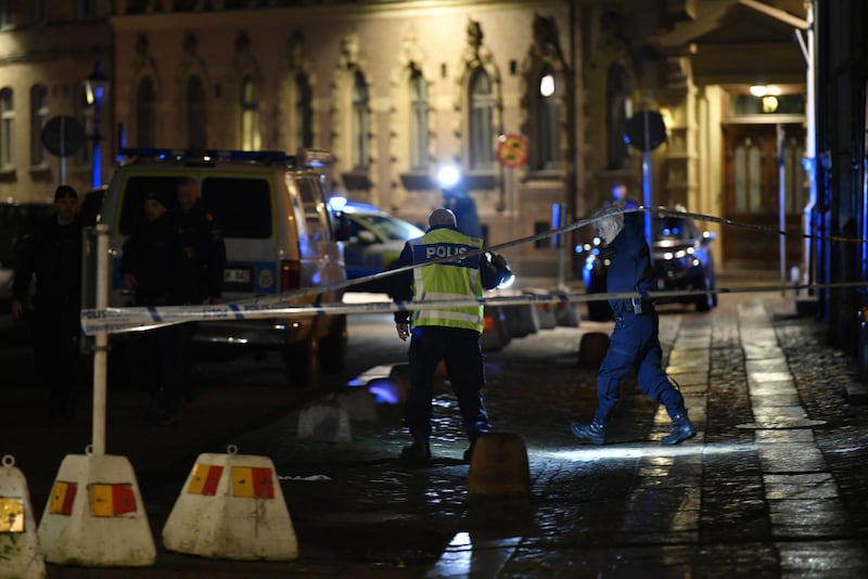 Den 9 december attackerade flera personer Judiska församlingen i Göteborg med brinnande föremål. 