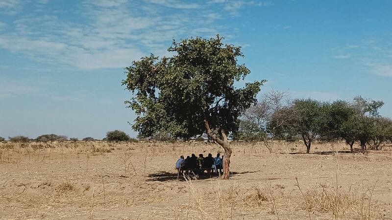 Bibelupptäckargrupper möts för att upptäcka bibeln tillsammans i Sahel.