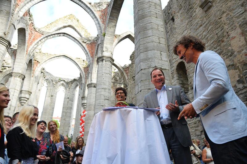 Prästen och debattören Helle Klein tillsammans med Socialdemokraternas partiledare Stefan Löfven och  Petter Stordalen, koncernchef Nordic Choice Hotels under politikerveckan i Almedalen 2013.