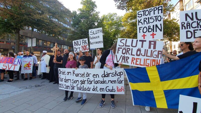 Bland måndagens demonstranter fanns tre präster från den syrisk-ortodoxa kyrkan och två präster från den eritreansk-ortodoxa kyrkan på plats. Även personer från andra kyrkor, både katolska och protestantiska, närvarade.