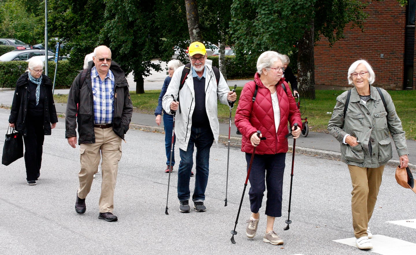 Promenad på asfaltsväg med RPG Järfälla.