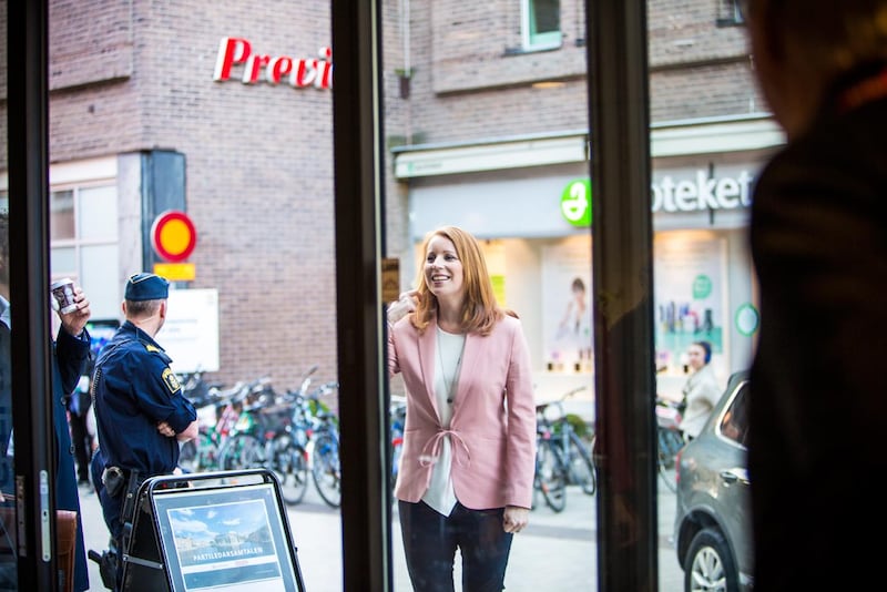 Partiledarsamtalen i regi av tidningen Dagen och pingstkyrkan i Uppsala. Annie, Lööf, Centerpartiet, frågas ut av Dagens chefredaktör Felicia Ferreira och Dan Salomonsson, föreståndare för pingstkyrkan i Uppsala.