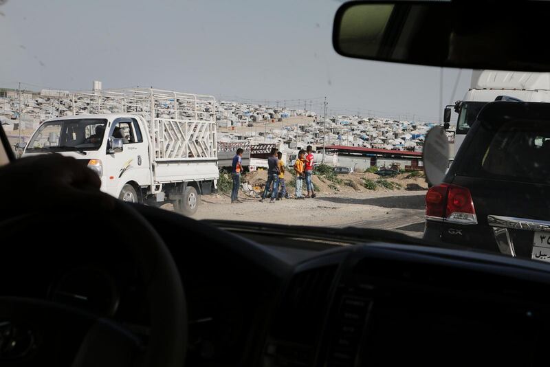 Nära den syriska gränsen finns ett flyktingläger med närmare 12 000 yazidiska flyktingar.