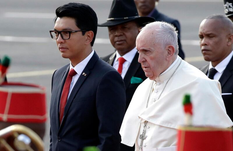 Madagskars president Andry Rajoelina och påve Franciskus