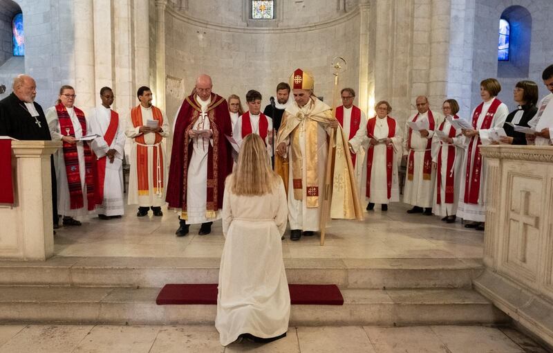 Maria Leppäkari prästvigs i Frälsarens kyrka (Redeemer Church) i Jerusalem.