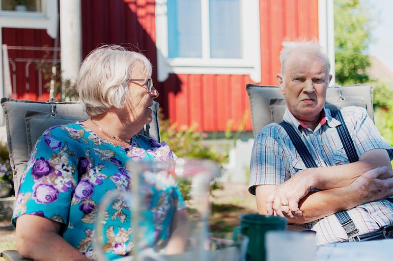 Lämnade Värmland. Hösten 1999 flyttade Inger och Ingvar Johansson från Kristinehamn till Ingvars barndomshem utanför Sala. En av anledningarna var att de ville komma närmare dottern Heléne Fossmo och hennes familj i Knutby.