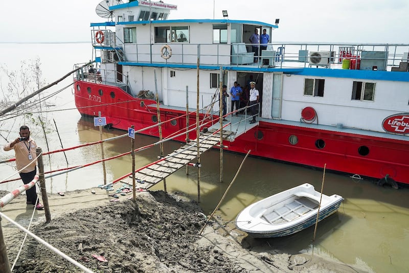 Organisationen Friendship driver flera sjukhusfartyg i Bangladesh, vilka når människor som har långt till vanlig sjukvård.