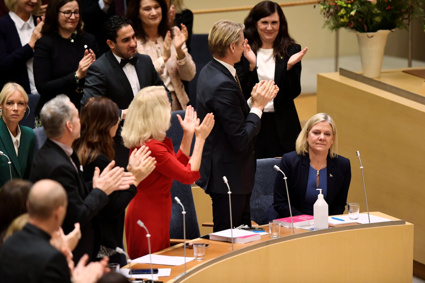 Socialdemokaternas partiledare Magdalena Andersson (S) anländer till dagens statsministeromröstning i riksdagen.