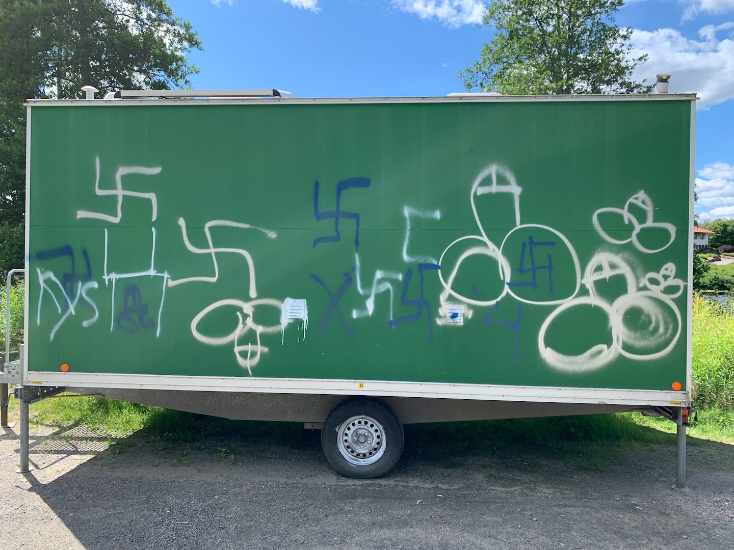 Vandalisering av arbetsbod utanför Rydboholms kyrka.