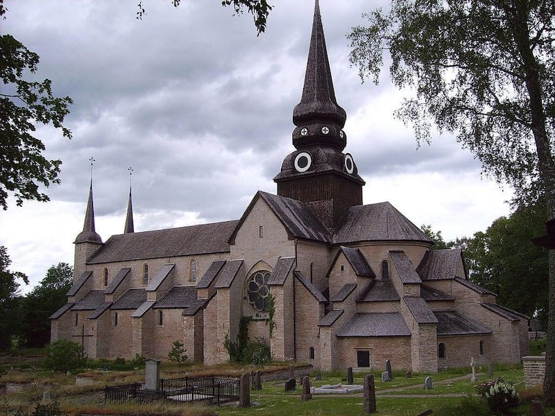 Varnhem klosterkyrka. Bengt lägger sin röst på Varnhem klosterkyrka.