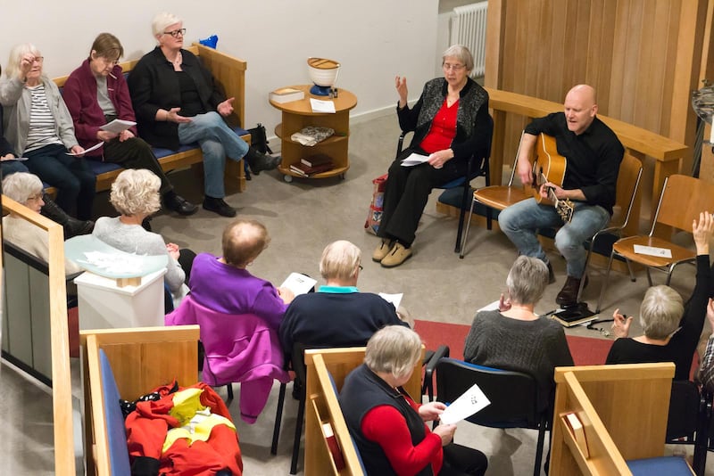 På tisdagskvällarna är det bön i Baptistkyrkan, själva motorn i församlingens arbete enligt pastor Christer Roshamn. 