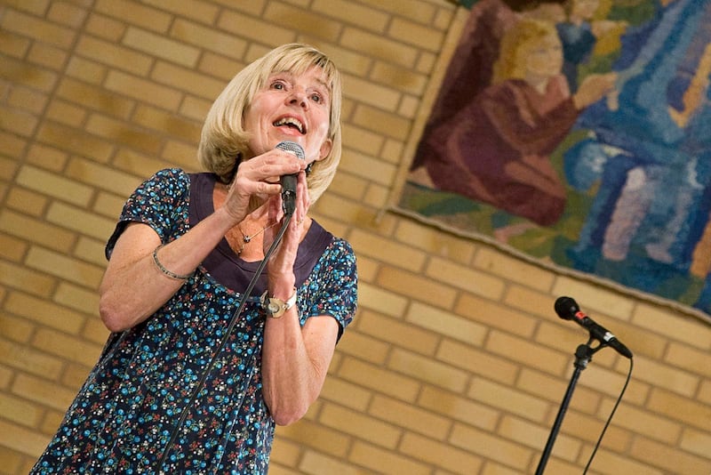 Patrik Berg Almkvisths mamma Eva sjunger på Solistfest 2010 i Pingstkyrkan Örebro.