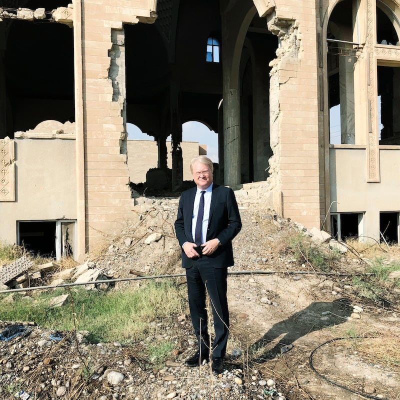 Lars Adaktusson på besök vid kyrkoruinen Mar Afram church i Mosul. Här verkade ärkebiskopen Nicodemus Sharaf som var en av de sista kristna att lämna Mosul inför IS invasion.