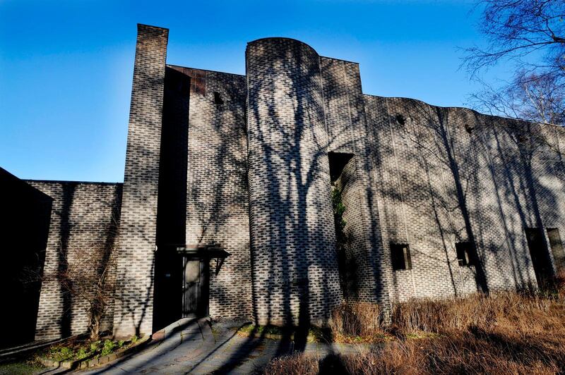 Yogaeventet flyttas nu från Markuskyrkan (bilden) till en lokal i Bagarmossen.