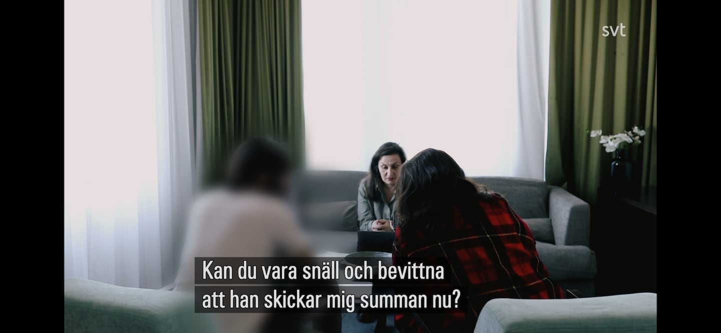 Uppdrag granskning visar hur det går till när en imam välsignar ett två månader långt äktenskap, vilket många ser som förtäckt prostitution.