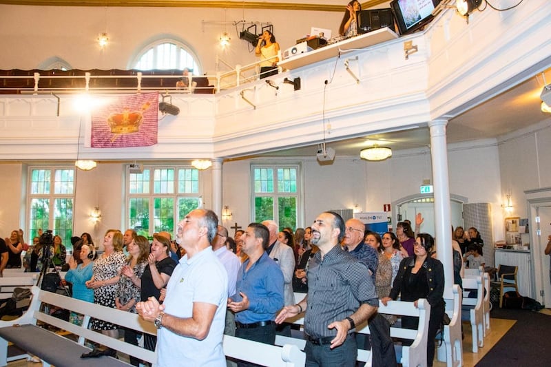 Lovsång under gudstjänst i Centrumkyrkan.