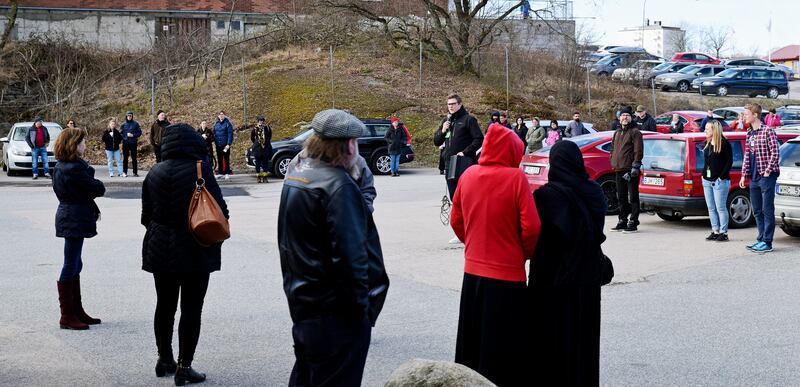 Invigning Pingstkyrkans second hand i Karlskrona i församlingens nya sociala center Stämjärnet. Lördag den 10 april 2021. Pastor Niclas Madestam håller invigningstalet.