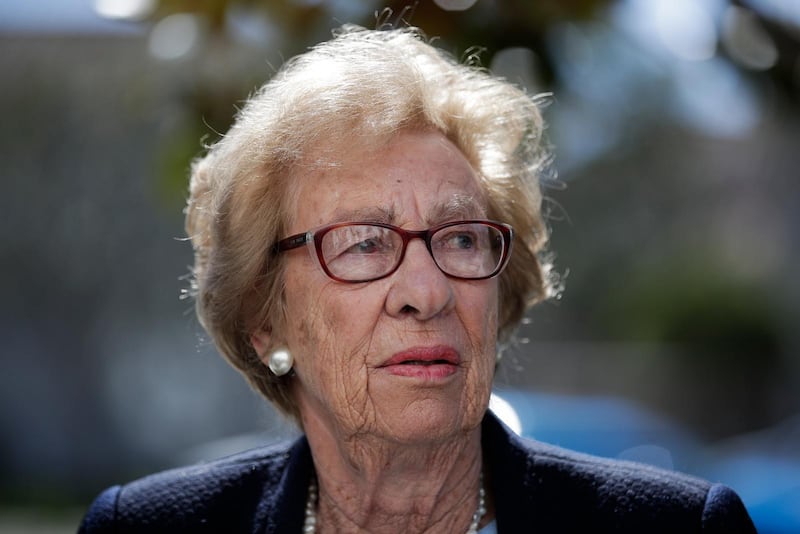 Auschwitz-överlevaren Eva Schloss deltar i kampanjen mot Facebook.