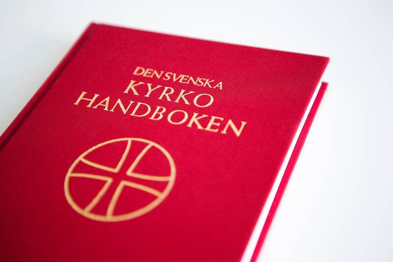 NY BOK. Den nya kyrkohandboken ersätter den handbok som varit i bruk sedan 1986.