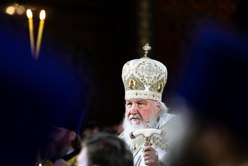 Uppfattningarna går isär om ryske ortodoxe patriarken Kirills förslag att ta in Gud som begrepp i landets konstitution, är en bra idé. Vad president Vladimir Putin anser är dock oklart.