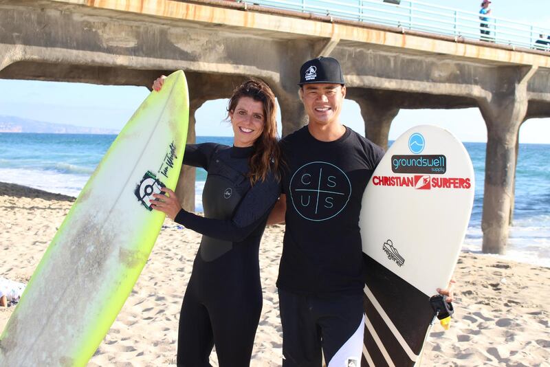 På surfstranden. Lydia Sawyer och Mark Chu på besök i Los Angeles. 