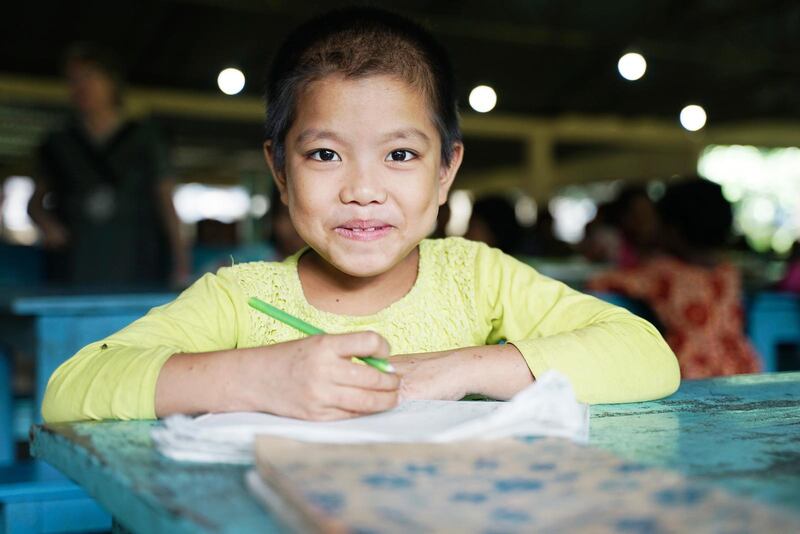 Det är fortfarande många barn i Bangladesh som inte får en bra skolgång, det gäller speciellt barn som tillhör landets minoriteter. Men Pushpani Kumi kommer att lära sig läsa och att räkna.