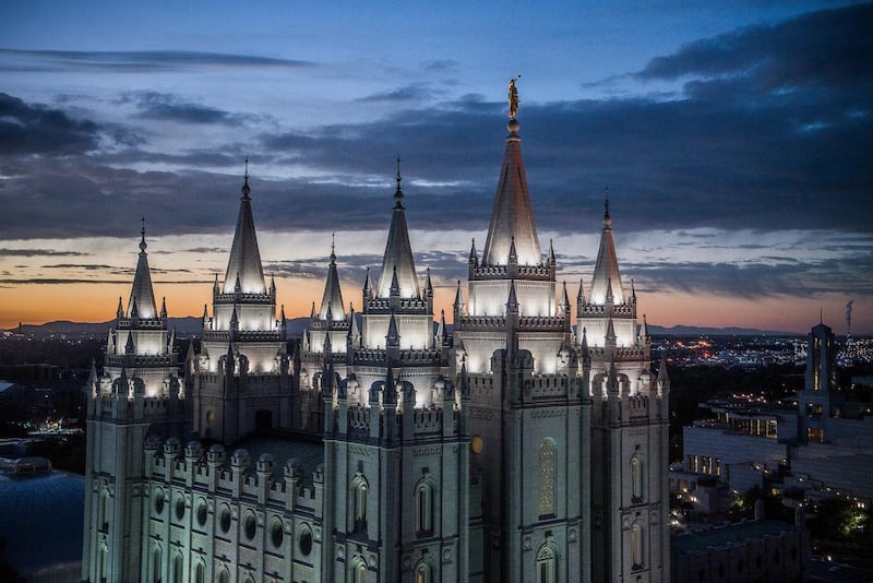 Jesu Kristi Kyrka av Sista Dagars Heliga idag vill så gärna vara en del av den kristna gemenskapen, men det är en annan Jesus man tillber än Bibelns, skriver Christina Hanke. Bilden: Salt Lake Temple, Utah, USA.