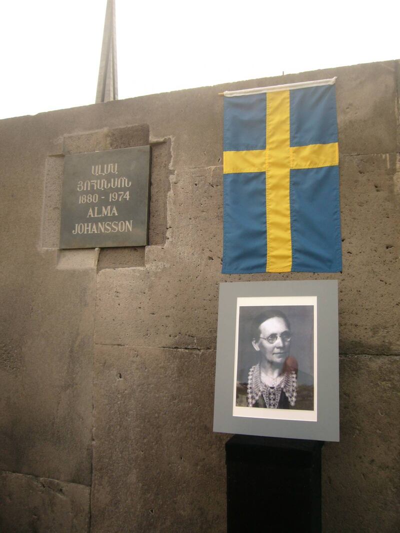 Minnessten för missionären Alma Johansson i Yerevan, nära Armeniska folkmordsmonumentet.