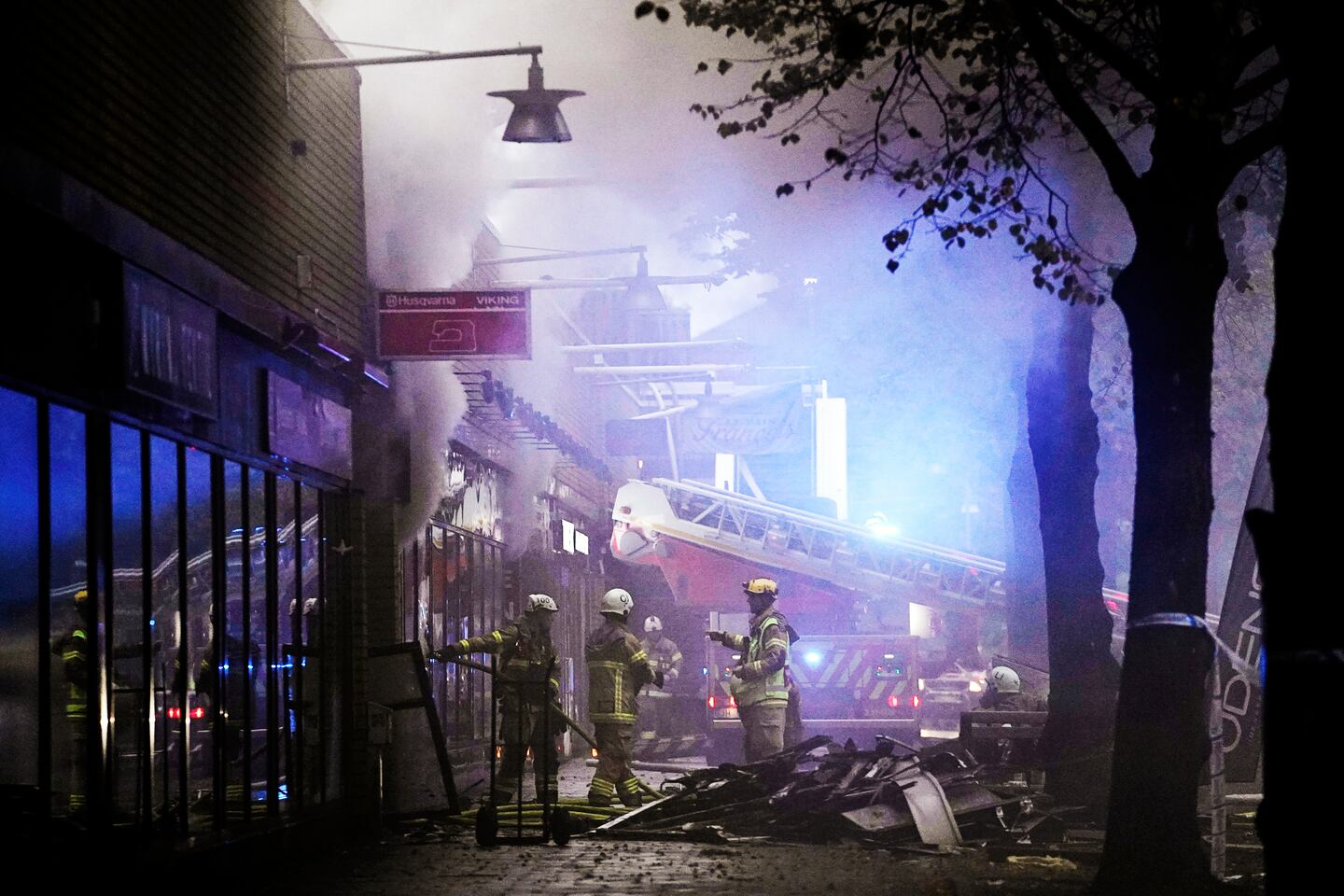 En stor explosion inträffade vid ett flerfamiljshus på Övre Husargatan i Annedal i centrala Göteborg. Saronkyrkan öppnade sina lokaler för ett 50-tal boende som drabbats. Daniel Dalemo, präst i Saronkyrkan i Göteborg.