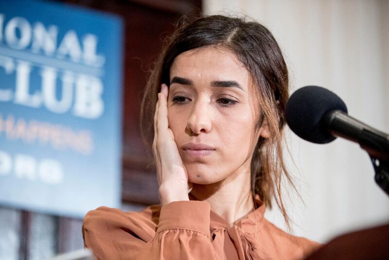 Nadia Murad såldes som sexslav åt IS. Hennes bok ”Den sista flickan” är en ögonvittnesskildring från fångenskapen. Den 5 oktober meddelades det att hon tilldelas Nobels fredspris tillsammans med Dr. Denis Mukwege.