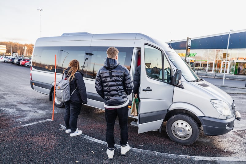 Team från USA berättar om Jesu kärlek bland shoppande svenskar. Dagen följde Carry the love-teamet under en dag av evangelisation och upptäckande av Guds tankar för individen.