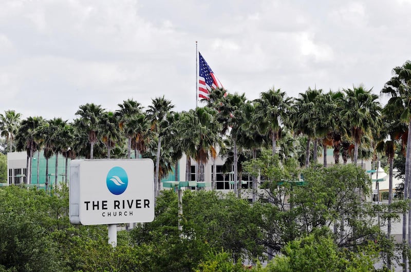 The River i Ohio är en av flera kyrkor i USA som samlar folk till gudstjänst, trots hotet från coronaviruset.