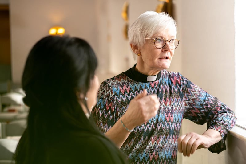 Moni Höglund, EFK-pastorn som blev präst och numera arbetar som församlingsherde.