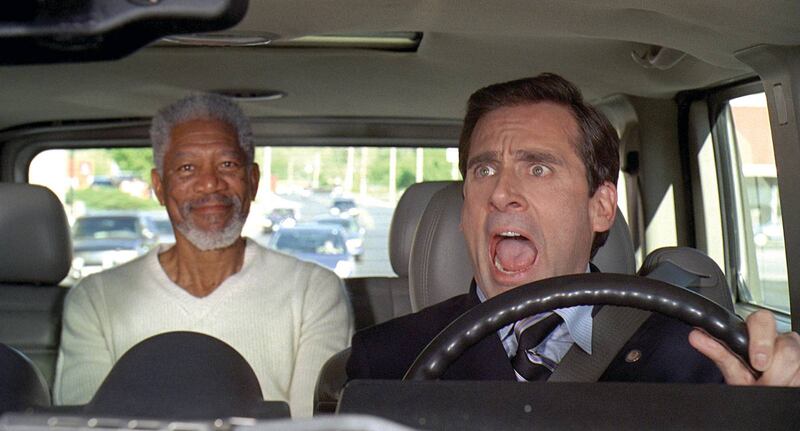 Morgan Freeman som Gud och Steve Carell som Evan Baxter i ”Evan den allsmäktige”.