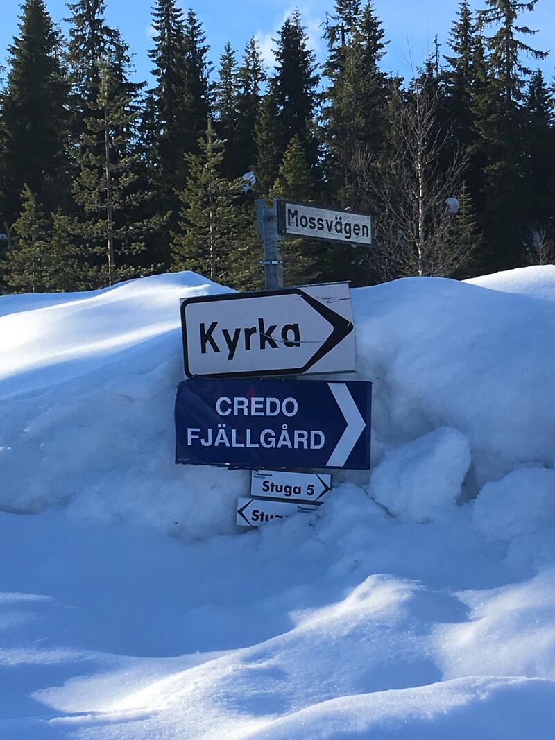 På väg mot missionsstationen i Sälenfjällen.