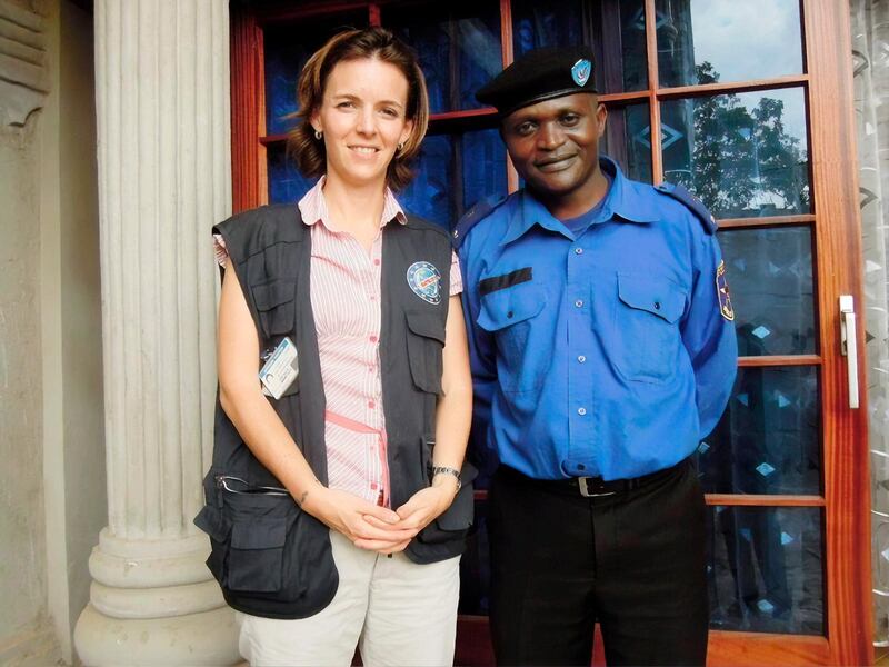 Zaida Catalán tillsammans med polischefen David Bodeli, som arbetade intensivt för att åtala Frédéric Batumike.