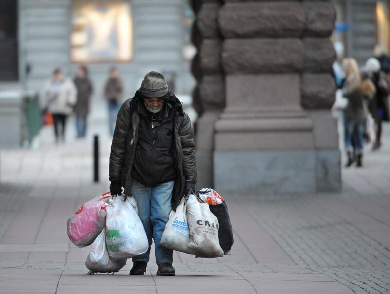 Tillgång till boende är en mänsklig rättighet men ingen självklarhet för de tusentals som lever i akut hemlöshet i Sverige, konstaterar debattören.