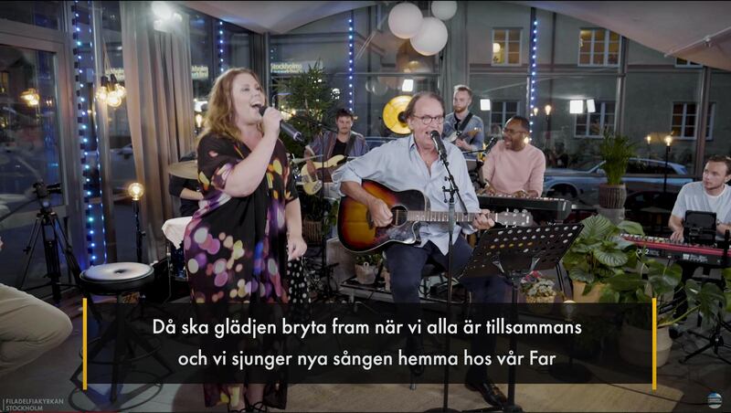 Allsång på Rörstrand med bland annat Roland Utbult, Putte Nelsson och Evelina Gard.