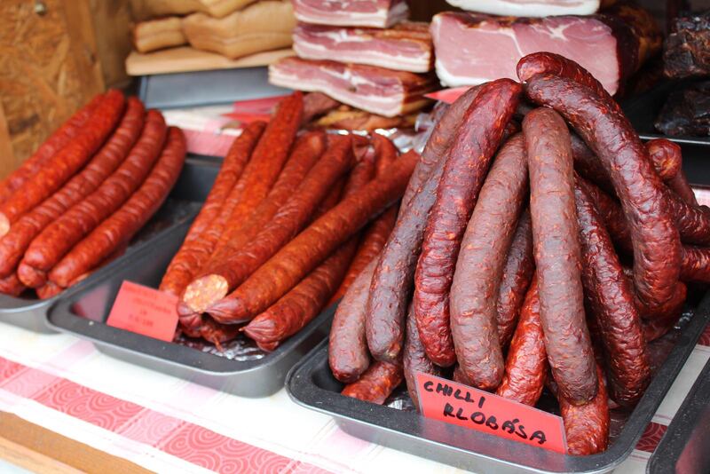 MatHantverk. Korv på torgmarknaden i Plzen.