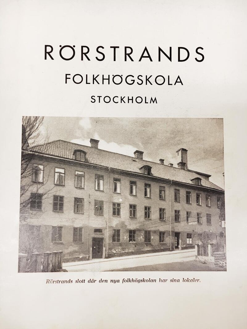 Omslag till första prospektet för skolans start 1942.