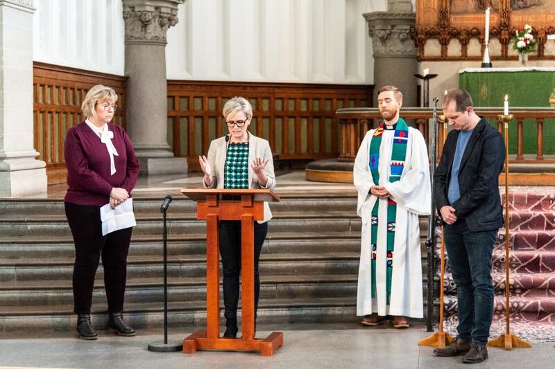 Förebedjare från fyra olika lokala kyrkor under den ekumeniska gudstjänsten i Johanneskyrkan i Malmö. Från vänster: Kim Brynte, Immanuelskyrkan, Helen Engstad Stedt, United, David Ivarsson, Matteuskyrkan och Andreas Wessman, Pingstförsamlingen.