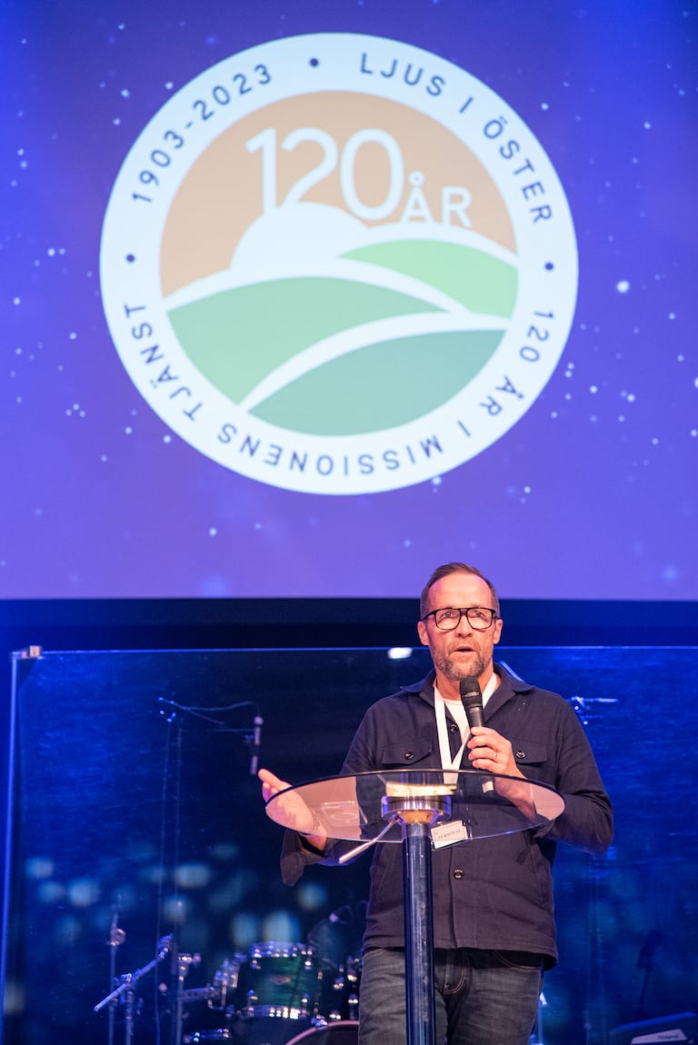 Sedan 2022 är Thomas Lahti direktor för missionsorganisationen Ljus i Öster som firade 120 år med en stor festdag i Livets ords lokaler i Uppsala den 21 oktober 2023.