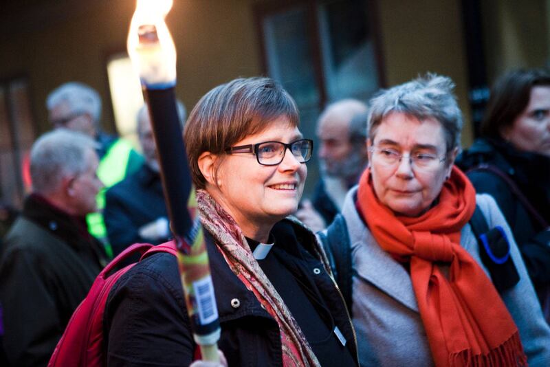 Brinner för human flyktingpolitik.