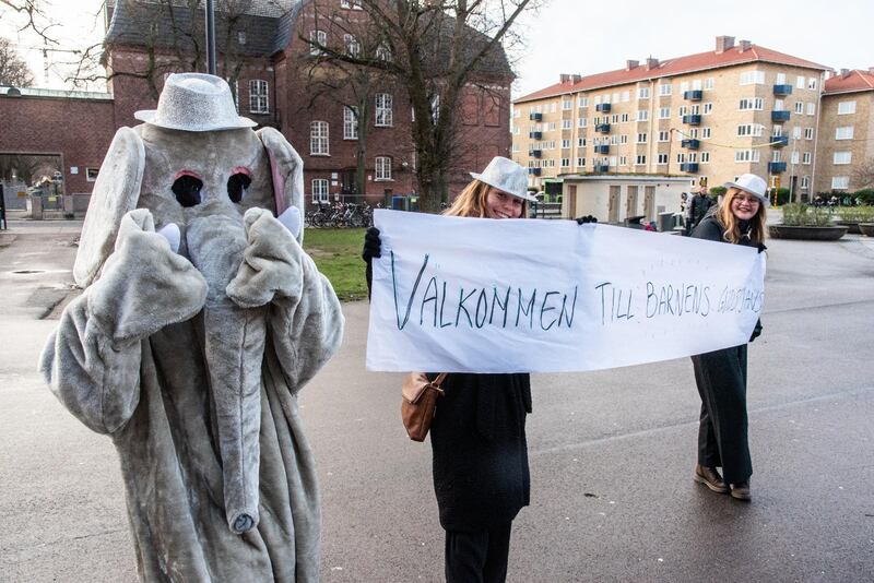 I samband medr den ekumeniska gudstjänsten i Johanneskyrkan i Malmö den 19 januari 2020 hölls också en gudstjänst för alla barn. Anförda av elefanten Manny visade ett gäng utanför kyrkan föräldrar vägen till den stora barnsamlingen som hölls i församlingshemmet tvärs över gatan bakom kyrkan.