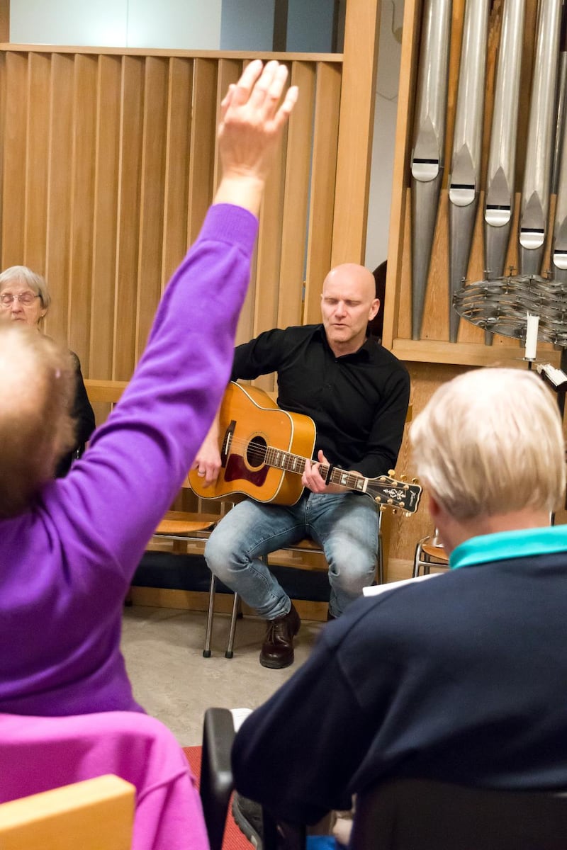 På tisdagskvällarna är det bön i Baptistkyrkan, själva motorn i församlingens arbete enligt pastor Christer Roshamn.