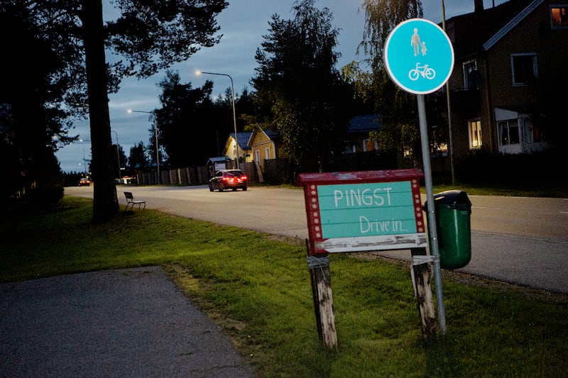 Dagen på plats i Nordmaling för att besöka "Pingst drive in". Pingstkyrkan i Nordmaling har öppet för traktens EPA-ungdomar varje fredagkväll.