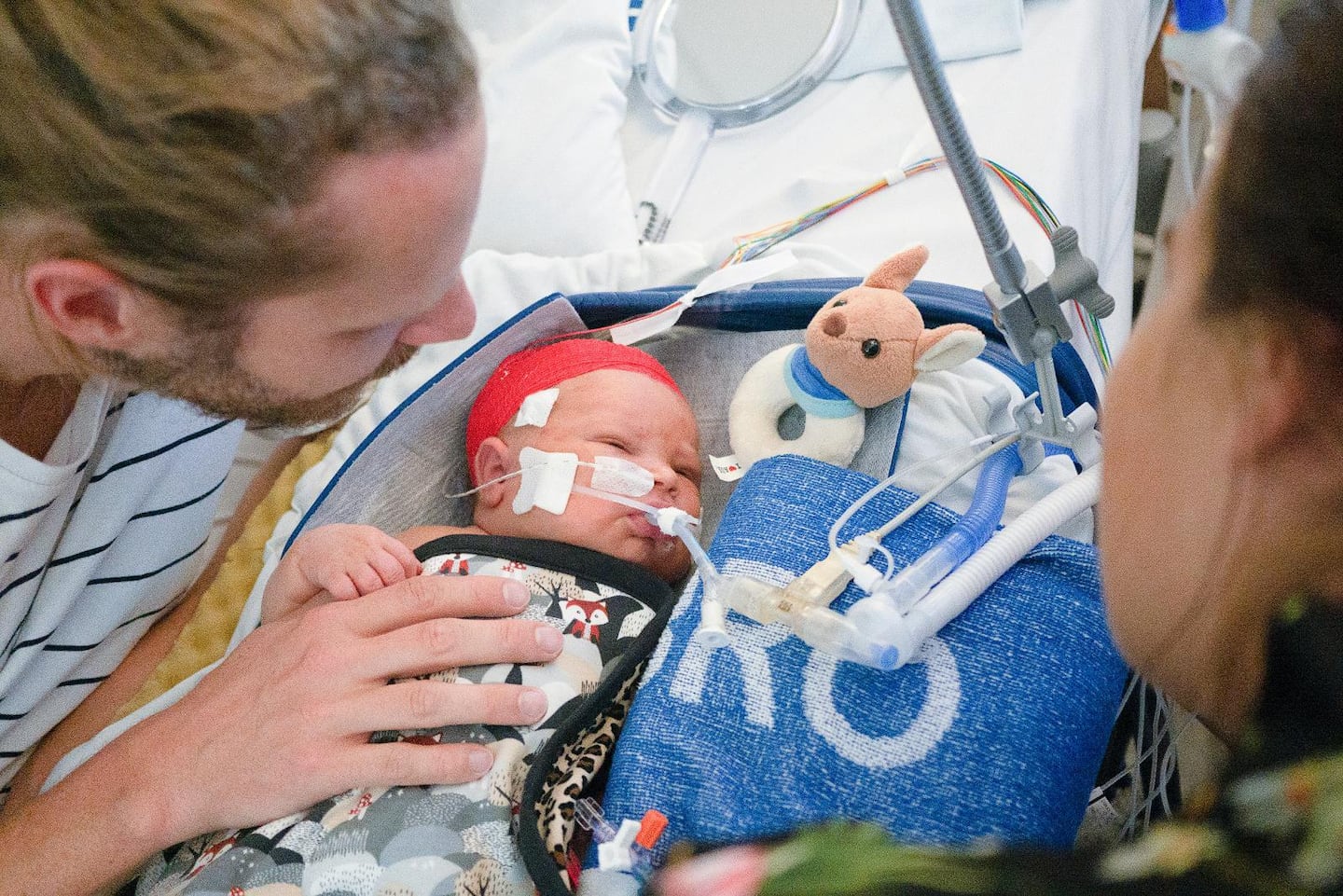 Sorgen efter Gabriel. Johanna Davén och Mattias Davén berättar om sorgen efter nyfödde sonen Gabriel som gick bort några dagar efter födseln. Bilder från sjukhuset.