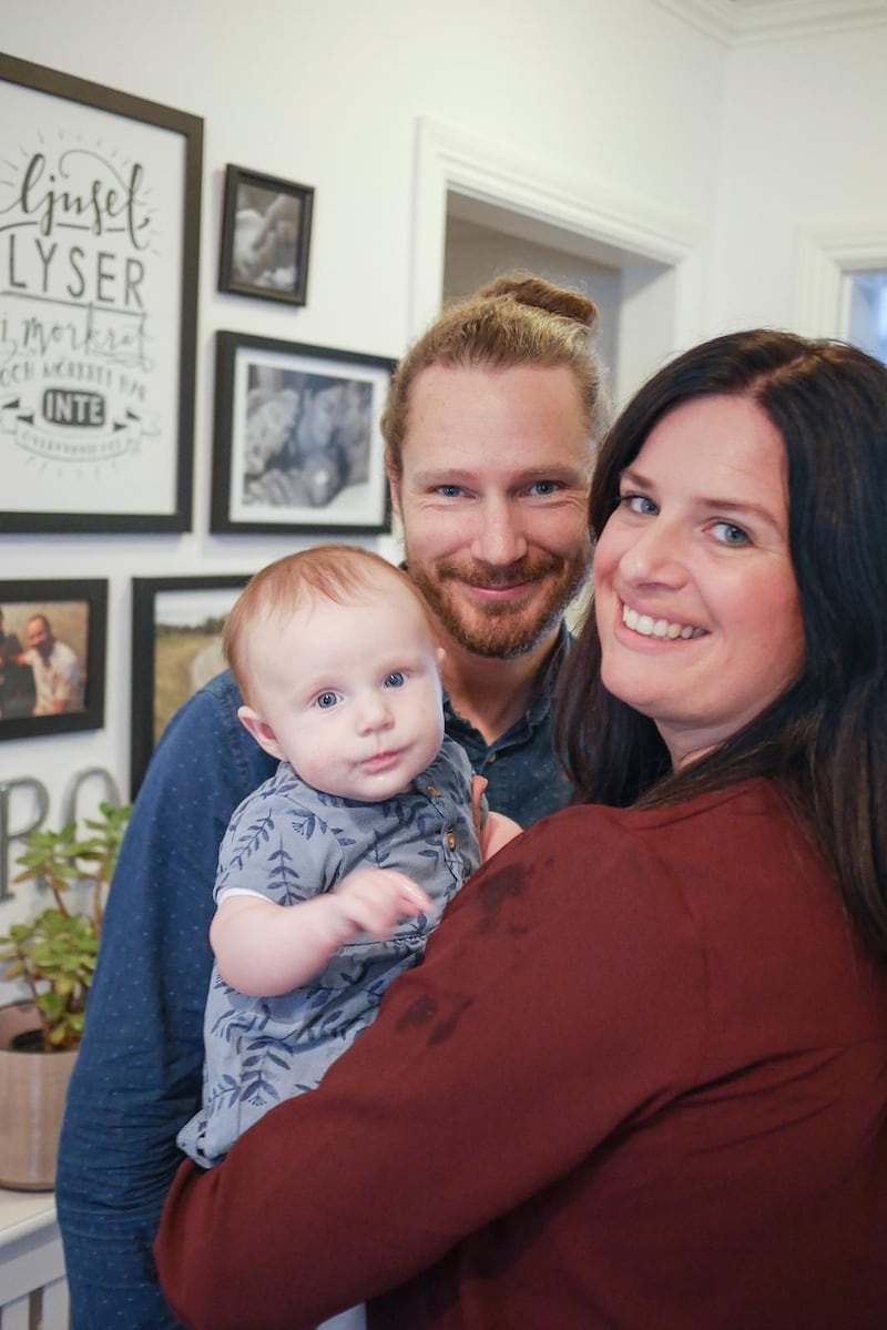 Ett bibelord som burit Johanna och Mattias Davén det senaste året och som finns skrivet på en tavla i hallen, är löftet om att ”ljuset lyser i mörkret och mörkret har inte övervunnit det”. Något de i dag bär som en sanning i sina hjärtan.