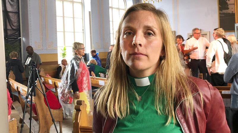 Anna Ardin efter Tro och Solidaritets seminarium i Vårdklockans kyrka i Visby.