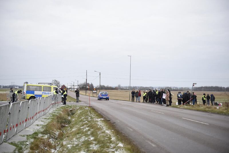 Det går åt fel håll i Sverige vad gäller asylrätt, menar 118 pastorer i ett upprop i dag. På bilden ses en manifestation utanför förvaret i Åstorp i november 2017, i samband med att polisen planerade att avvisa afghanska flyktingar på förvaret.